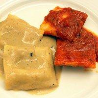 Zwei verschieden gefüllte ravioli – two different filled ravioli