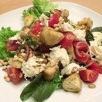 Schneller Brotsalat mit Büffelmozzarella
