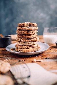 Double chocolate chip cookies mit brauner butter und cashews