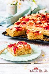 Rhabarber-Vollkorn-Hefekuchen mit Himbeeren und Hirsepudding