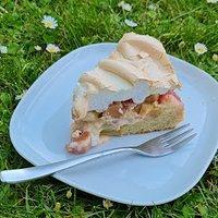 Französischer Rhabarberkuchen mit Baiser