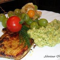 Fruchtiger Dip, mit Mango und Avocado - ergänzt herzhaft, süßes Fleisch