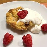 Süßer Scheiterhaufen aus Streuselkuchen