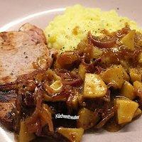 Kasseler-Steak mit Apfel-Zwiebel-Senfsoße und Kartoffelpüree