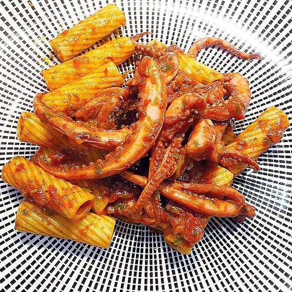Kalmarzöpfe mit Pasta