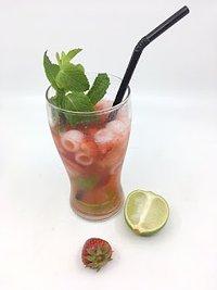 Erfrischender Limetten-Erdbeer-Cocktail