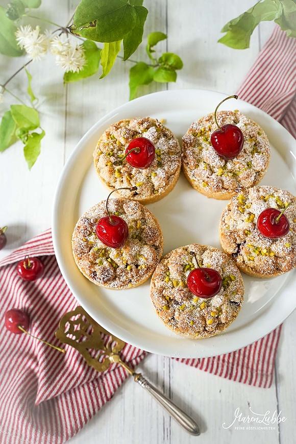 Knusprige kirsch-tartelettes mit pistazien nach pierre hermé