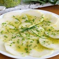 Kohlrabi carpaccio i mit pesto aus kohlrabiblättern