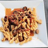 Pasta mit Champignons und Tomatensauce