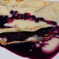Crêpes mit Rotwein ~ Heidelbeerröster & Vanillesauce