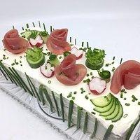 Sandwichtorte mit herzhafter Füllung