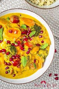 Süßkartoffel-Orangen-Curry mit Gemüse und Vollkornreis