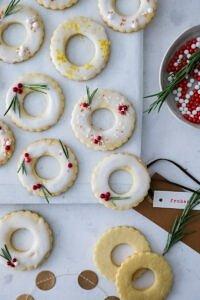 Zitronen ausstechplätzchen rezept – weihnachtsplätzchen im weihnachtskranz look