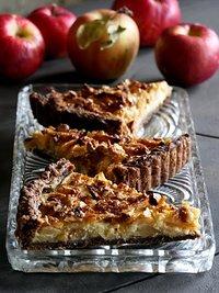 Krabat: apfeltarte mit kaffeekruste und ingwer-orangen-guss
