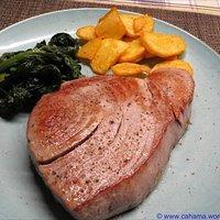 Thunfischsteak mit Knoblauch-Blattspinat