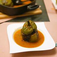 Grüne paprika mit hackfleisch gefüllt ( ohne ei) mit fruchtiger tomatensauce