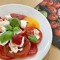Tomaten-Carpaccio mit Burrata