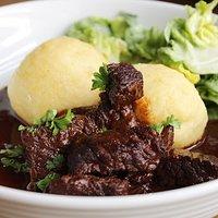 Kaffee-gulasch: würziges gulasch mit kaffee und kakao