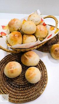Pizzateig brötchen mit rosmarinsalz – pizza dough bread rolls with rosemary salt