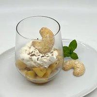 Mein weihnachtsmenü 2023 - bratapfelwürfel auf joghurtcreme und vanillekipferl