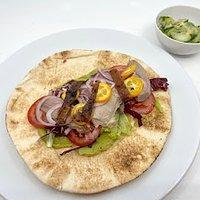 Sinnvolle resteverwertung - fladenbrot mit ente und gurkensalat