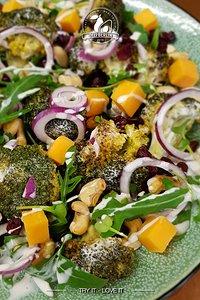 Cremiger Brokkoli-Käse-Salat