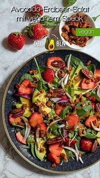 Avocado-Erdbeer-Salat mit veganem Speck