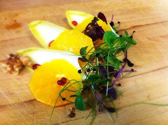 Chicorée-Orangen-Salat mit Granatapfel-Walnuss-Dressing