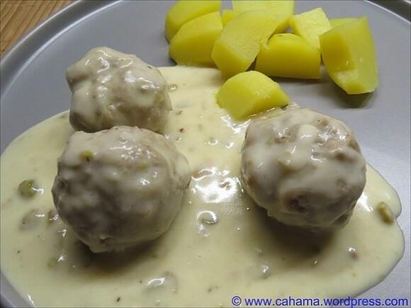 Königsberger klopse mit kapern aus kapuzinerkresse-samen