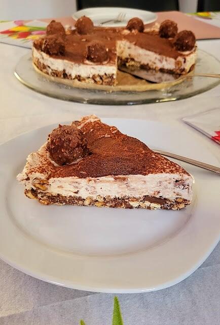 Rocher cheesecake ohne backen mit schokoladenkugeln
