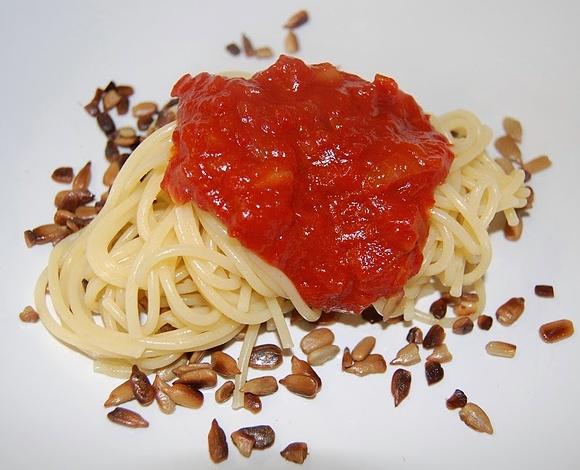 Tomatenrelish zu Spaghetti