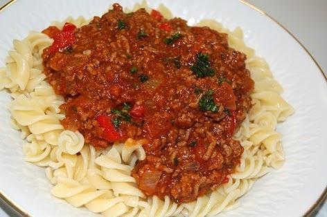 Rote Mandelsauce an Spirelli