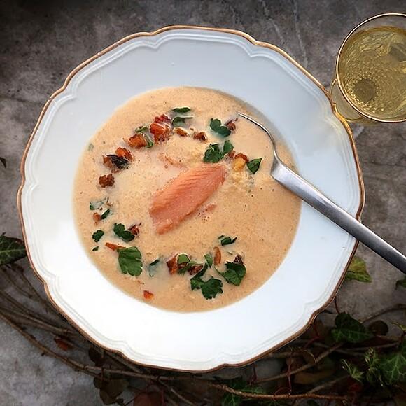 Steckrübensuppe mit backobst und räucherforelle aus dem muttental