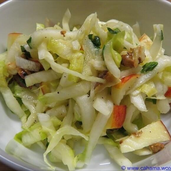 Chicorée-Salat mit Apfel und Orangen-Dressing