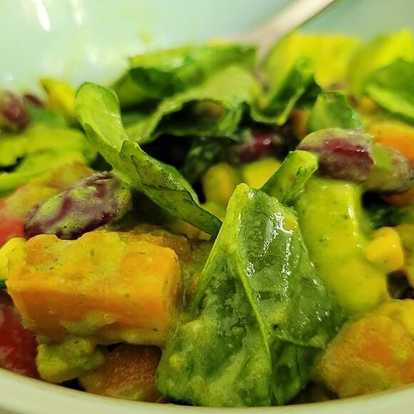 Süßkartoffelsalat mit Joghurt-Dressing