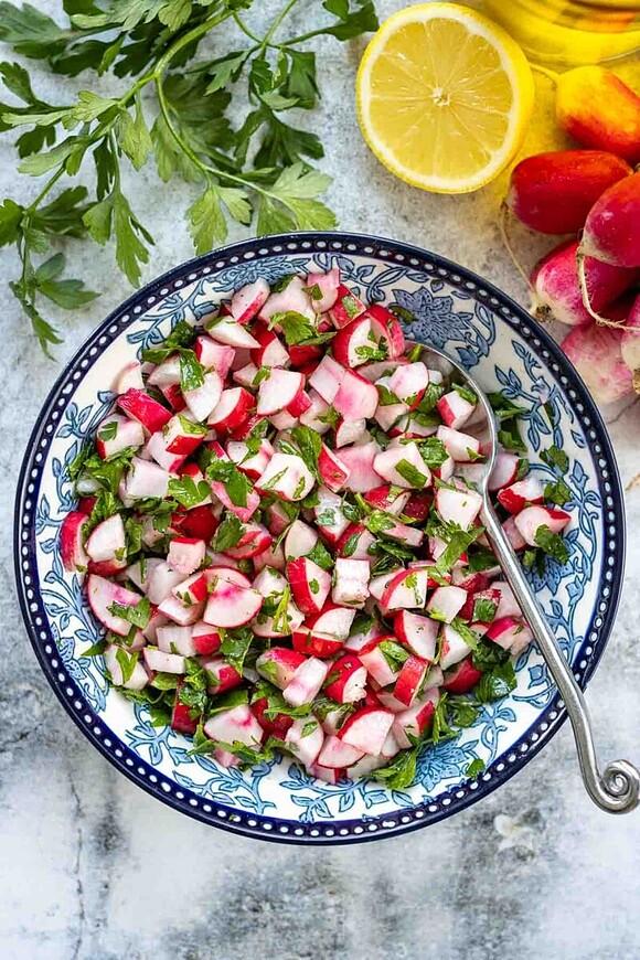 Radieschensalat mit Petersilie