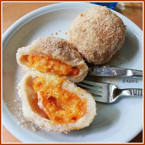 Marillenknödel mit Topfenteig