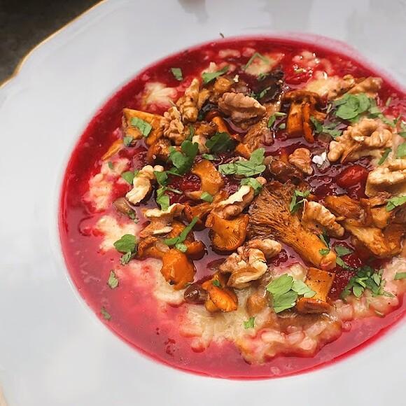 Herbstvergnügen: pikantes zwetschgenrisotto mit pfifferlingen und walnüssen