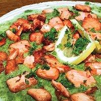 Knuspriger Lachs auf grüner Sauce