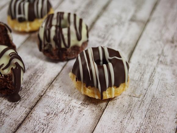 Mini-Gugls mit Schokolade
