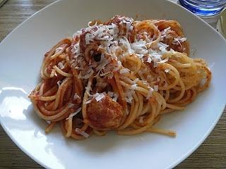 Pasta mit Kalbsfleischbällchen