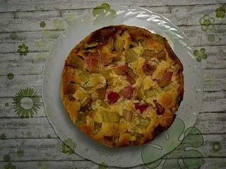 Rhabarber Rührkuchen mit Flammericreme
