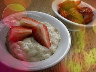 Süßer Kokos-Risotto mit Erdbeeren