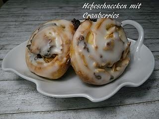 Hefeschnecken mit Cranberryfüllung