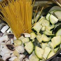 One Pot Pasta "Zucchini-Champignons"