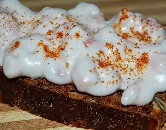 Dunkleres Brot mit Körnern