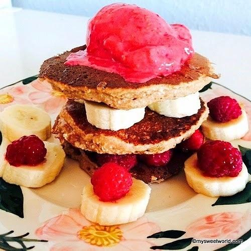 Mini crunch pancakes mit himbeer-joghurt eis