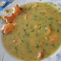 Kerbel-Cremesuppe mit Flusskrebsfleisch
