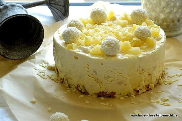 Erfrischende Ananas Raffaello Eistorte