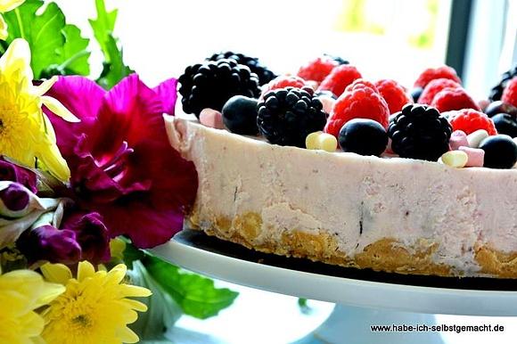 Einzigartige Marshmallow Beeren Torte